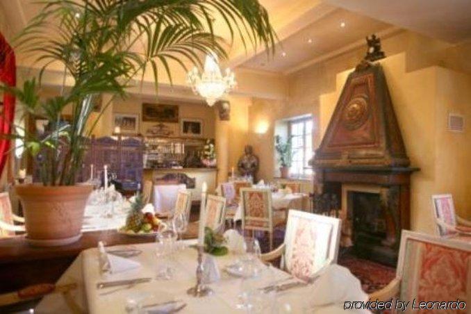 Hotel Schloss Едесгайм Ресторан фото